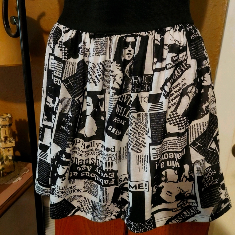 Newspaper print miniskirt - RESERVED
